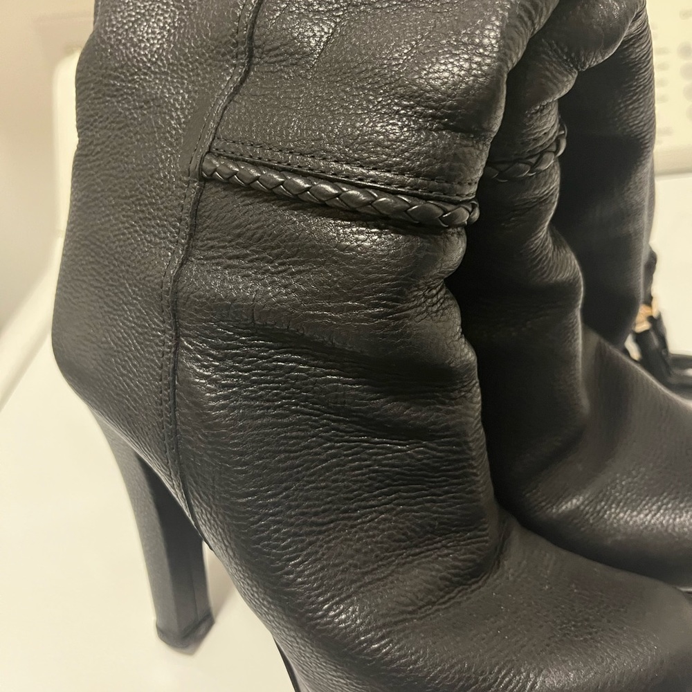 GUCCI Tall Black Leather Boots with Leather braid and tassels. Size 37 - Picture 8 of 12